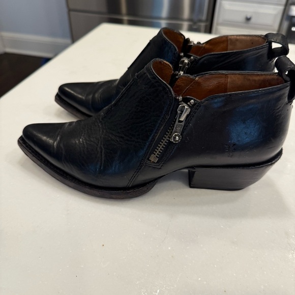 Frye Sacha Black Leather Zip Up Heeled Shootie Western Ankle Boots Women Sz 6.5 - Picture 9 of 15
